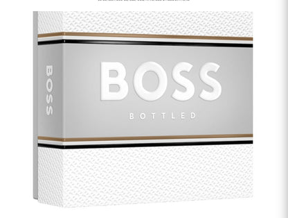Coffret Boss Bottled
Eau de Toilette

Rayonnez de confiance avec l’Eau de Toilette BOSS Bottled. Ce parfum frais et masculin se distingue par une note de tête fruitée, un cœur épicé et un fond boisé élégant.

Ce coffret cadeau BOSS Bottled Eau de Toilette