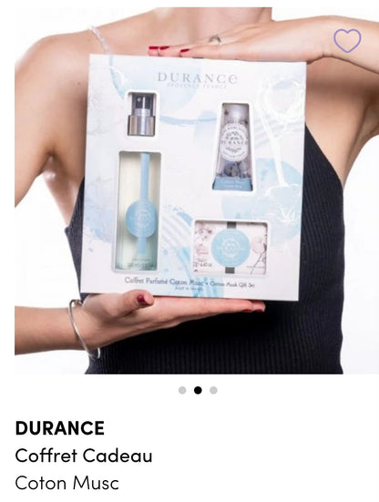 Ce coffret, en édition limitée, comprend :
• Eau de Parfum , format vente (50ml)
• Lait pour le Corps, format voyage (75ml)
• Mini Eau de Parfum, en format voyage (4ml)

Offrez la joie en cette saison des fêtes avec une dose d’optimisme à l’état pur. Auss
